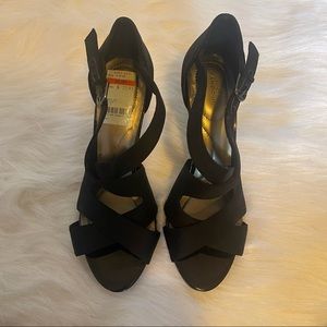 Bandolino black heels. Size 8.5. Kitten heels.